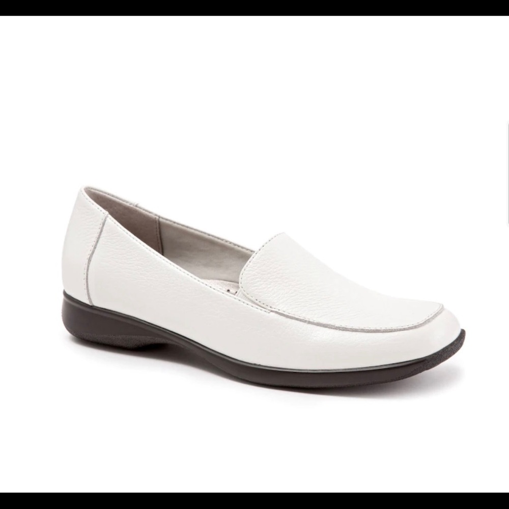 Trotters Jenn Loafer IWomen's | White |
Size 9W| Loafers